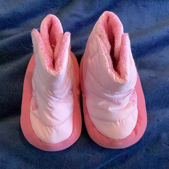 TNF baby booties - Picture 1 of 6